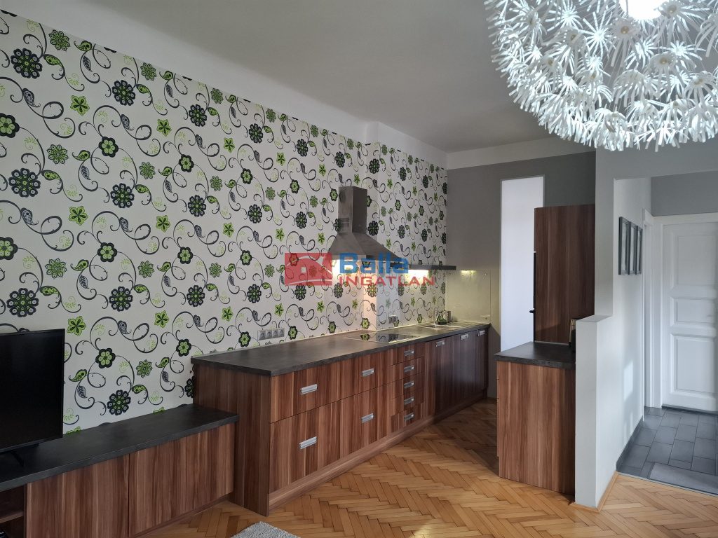 Kiadó 61 m²-estársasházi lakás VI. Kerület (Terézváros) , Teréz körút: 350'000 Ft