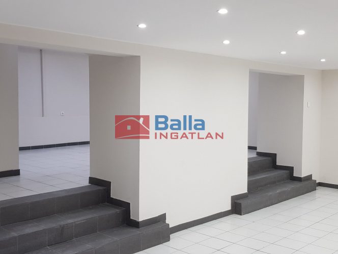 Eladó 74 m²-esüzlethelyiség utcai bejárattal VII. Kerület (Középső-Erzsébetváros) , ALMÁSSY TÉR: 29'800'000 Ft