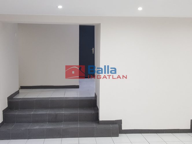 Eladó 74 m²-esüzlethelyiség utcai bejárattal VII. Kerület (Középső-Erzsébetváros) , ALMÁSSY TÉR: 29'800'000 Ft