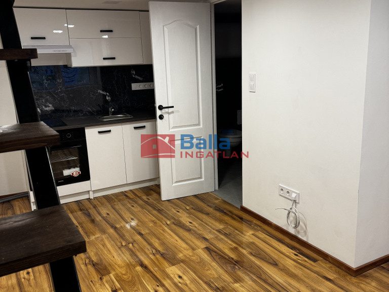 Eladó 20 m²-estársasházi lakás VII. Kerület (Nagykörúton kívül) , Blaha Lujza tér közelében: 35'600'000 Ft