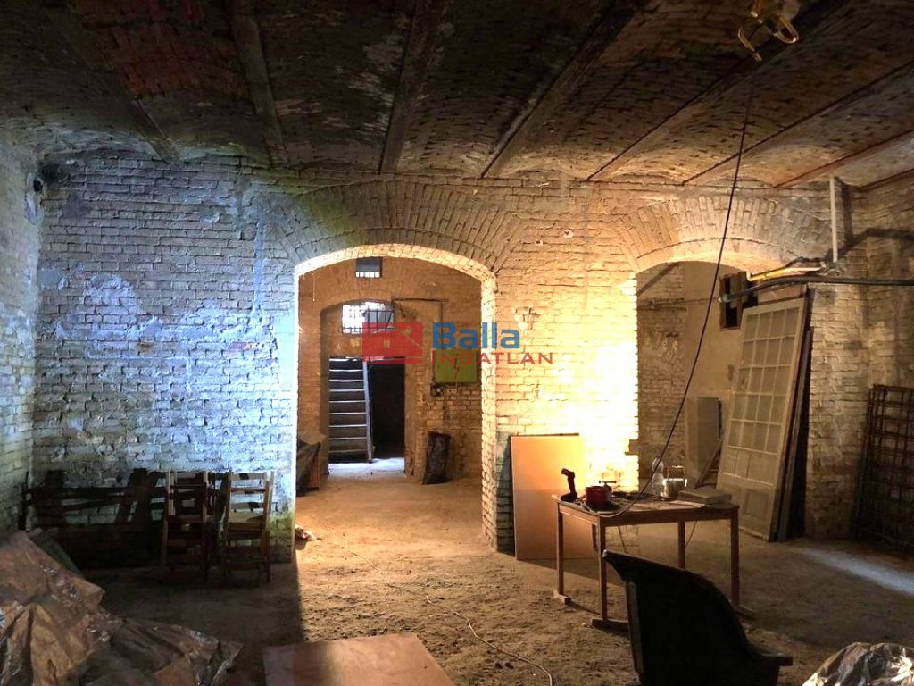 Eladó 125 m²-esüzlethelyiség utcai bejárat nélkül VIII. Kerület (Corvin negyed) , Ullői út: 34'990'000 Ft