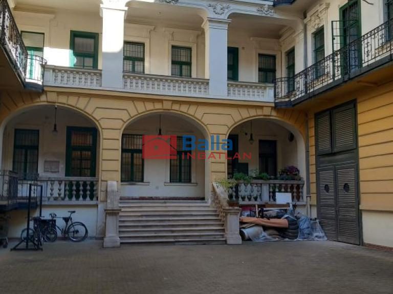Eladó 45 m²-estársasházi lakás VIII. Kerület (II. János Pál pápa tér és környéke) , Bezerédj utca: 55'900'000 Ft