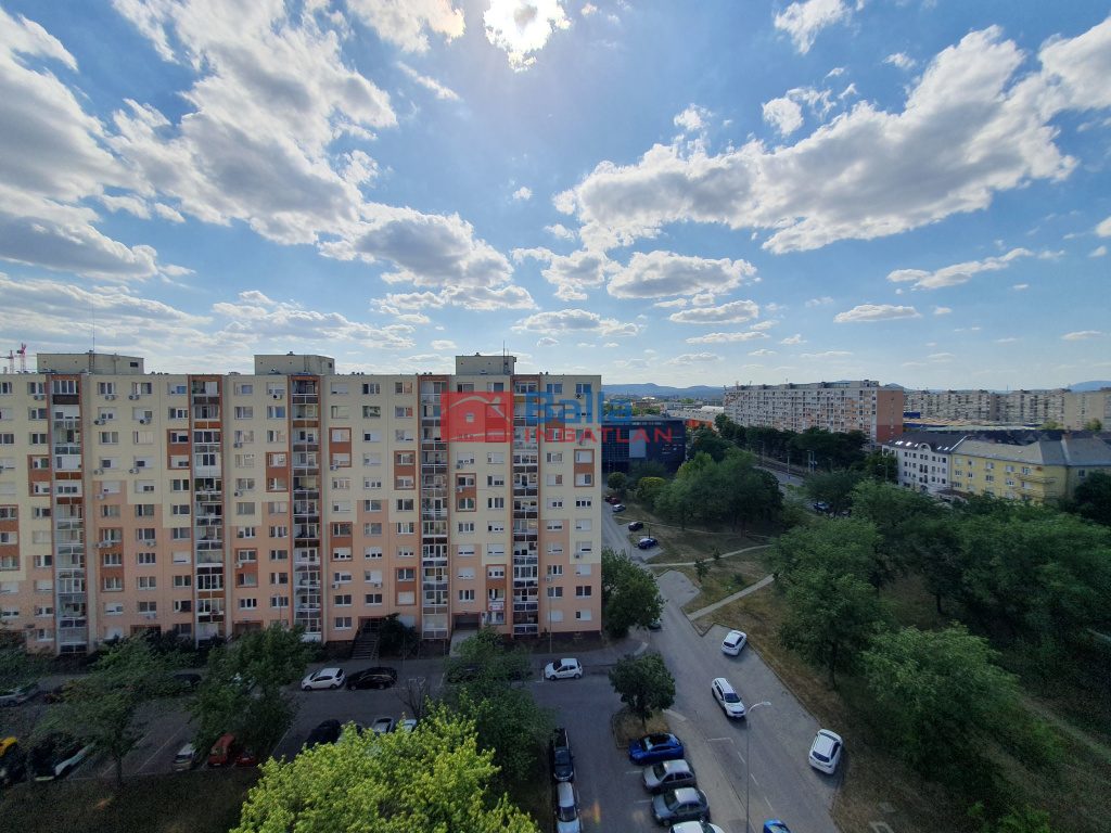Eladó 71 m²-estársasházi lakás X. Kerület (Gyakorló lakótelep) , Árkád közeli utca: 69'000'000 Ft