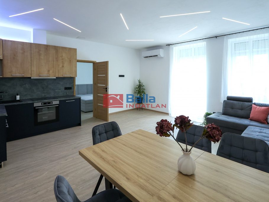 Eladó 76 m²-estársasházi lakás X. Kerület (Kőbánya Városközpont) , Liget utca: 89'900'000 Ft