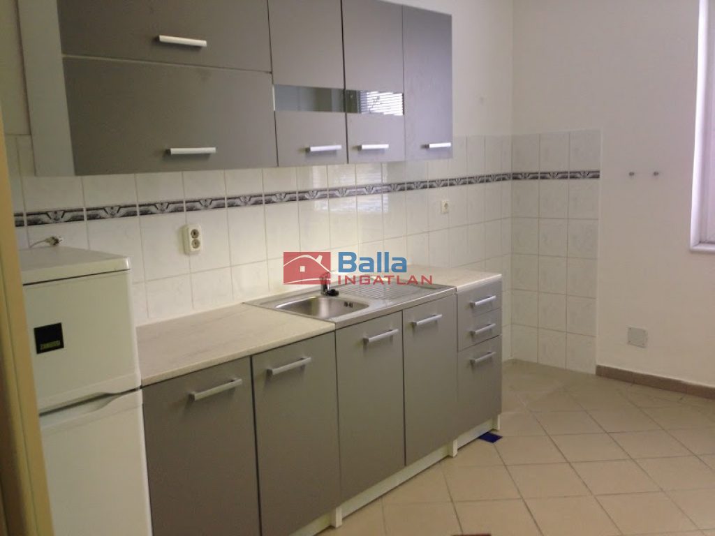 Kiadó 230 m²-esb kategóriás iroda XIII. Kerület (Angyalföld) , Röppentyű utca: 1'840 EUR