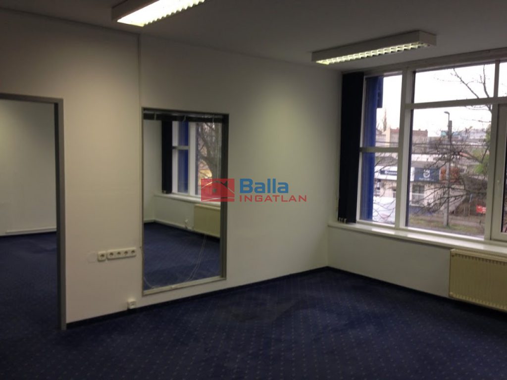 Kiadó 36 m²-esb kategóriás iroda XIII. Kerület (Angyalföld) , Röppentyű utca: 306 EUR