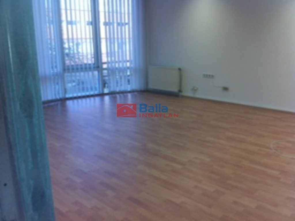 Kiadó 250 m²-esb kategóriás iroda XIII. Kerület (Angyalföld) , Röppentyű utca: 1'875 EUR