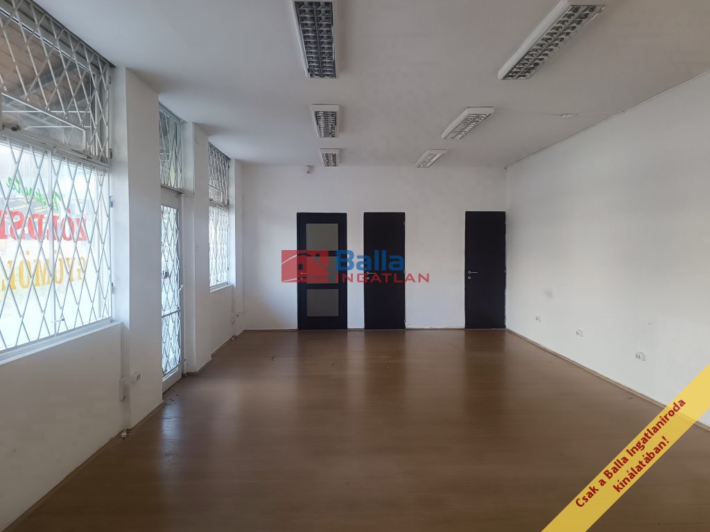 Eladó 75 m²-esüzlethelyiség utcai bejárattal XIX. Kerület (Központ) , Csokonai pavilonsor: 14'900'000 Ft