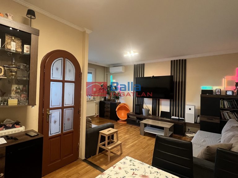 Eladó 74 m²-estársasházi lakás XIX. Kerület (Lakótelep) , Önkormányzat közelében: 89'900'000 Ft