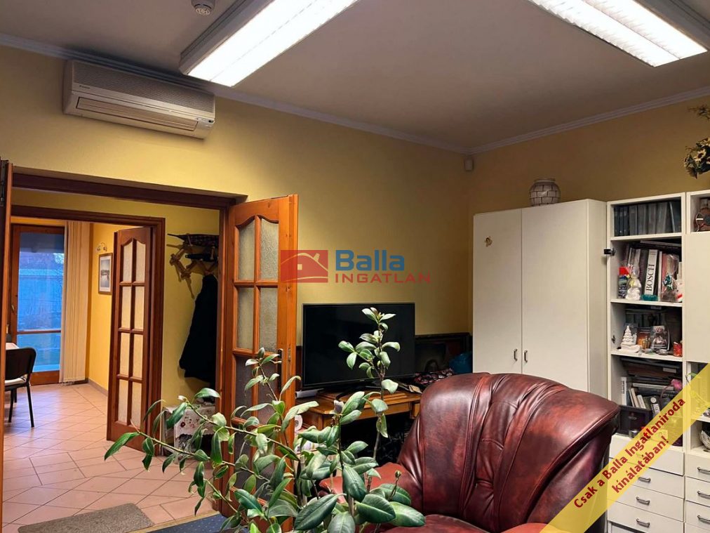 Eladó 270 m²-escsaládi ház XIX. Kerület (Óváros) , Óváros utca: 260'000'000 Ft