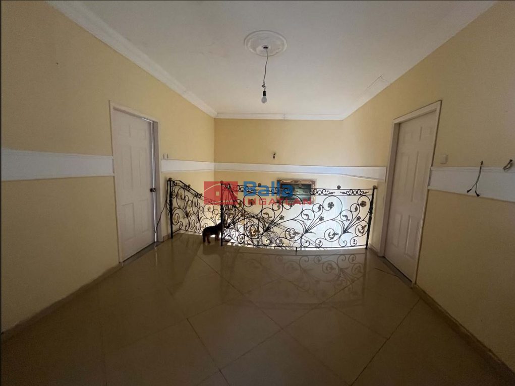 Eladó 350 m²-escsaládi ház XIX. Kerület (Óváros) , Templom tér mögötti utca: 179'999'000 Ft