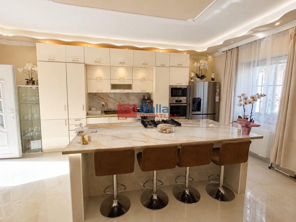 Eladó 170 m²-escsaládi ház XV. Kerület (Rákospalota Ófalu) , Rákospalota Ófalu: 135'000'000 Ft