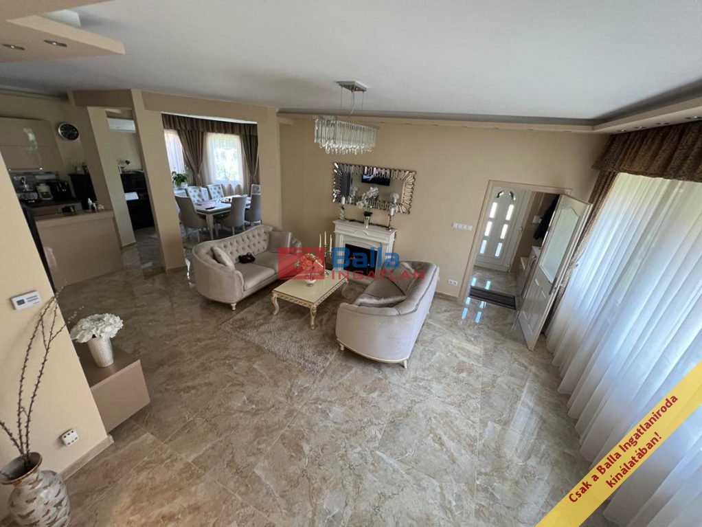 Eladó 138 m²-escsaládi ház XVI. Kerület (Árpádföld) , Budapesti út: 175'800'000 Ft