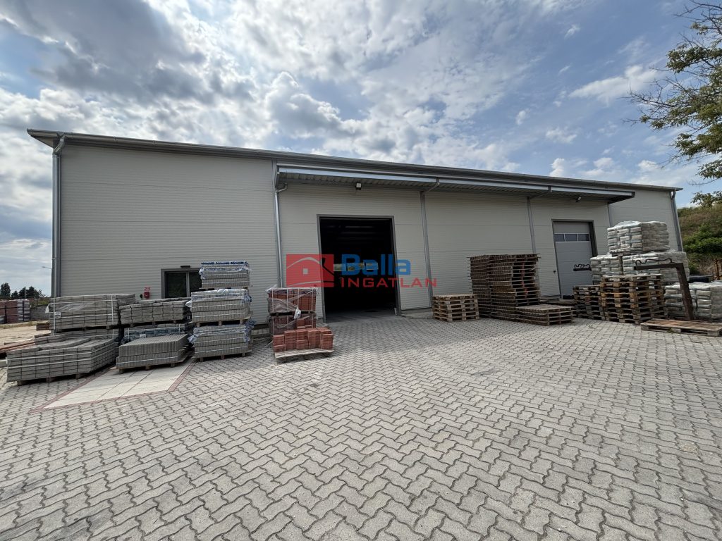 Eladó 4073 m²-eslogisztika - raktározás XVI. Kerület (Mátyásföld) , Sarjú utca: 400'000'000 Ft