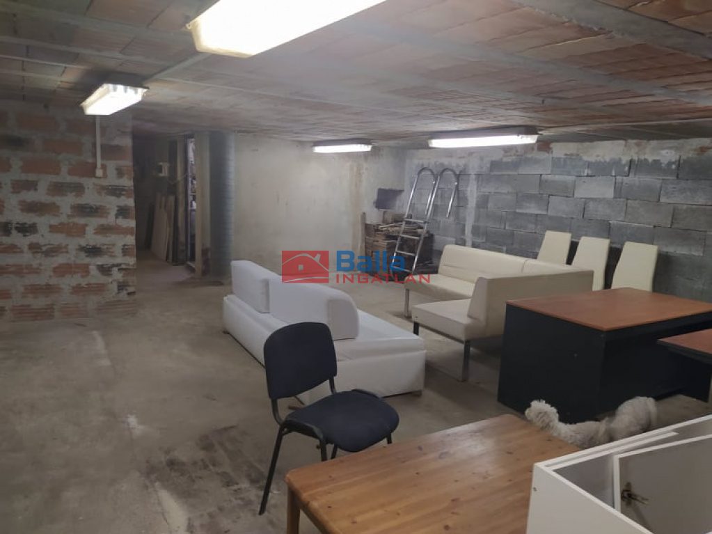 Kiadó 80 m²-eslogisztika - raktározás XVII. Kerület (Rákoscsaba Újtelep) , Naplás tó környékén lévő utca: 130'000 Ft