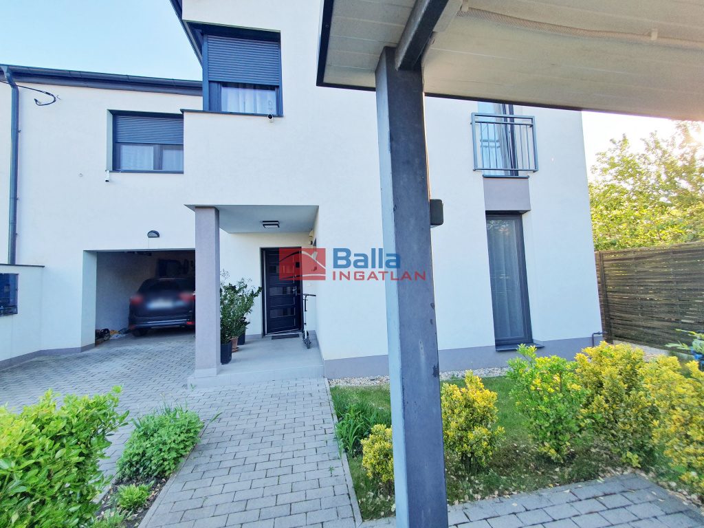 Eladó 124 m²-esikerház XVII. Kerület (Rákoshegy) , Lőrinci út közeli utca: 159'900'000 Ft