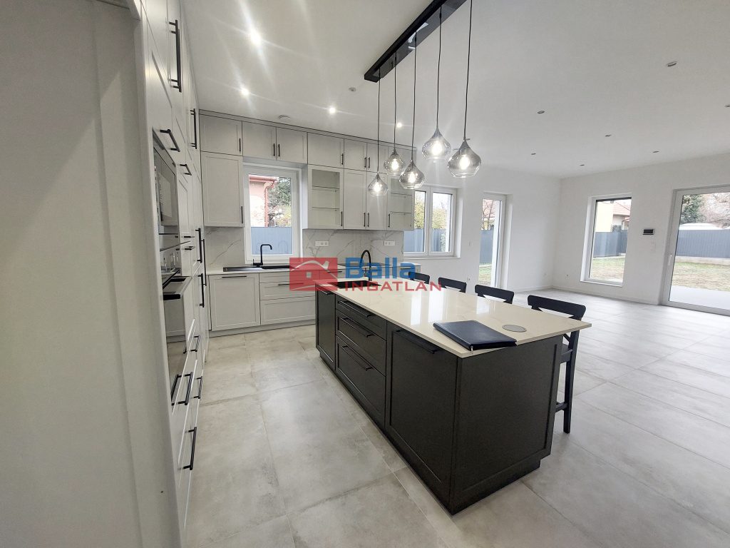 Eladó 257 m²-escsaládi ház XVII. Kerület (Rákoshegy) , Podmaniczky utca: 299'990'000 Ft