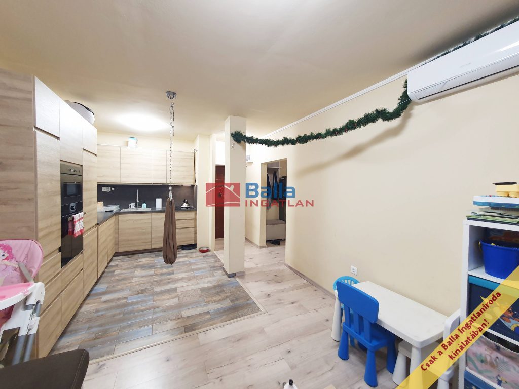 Eladó 63 m²-estársasházi lakás XVII. Kerület (Rákoskeresztúr) , Pesti úti lakótelep: 74'900'000 Ft