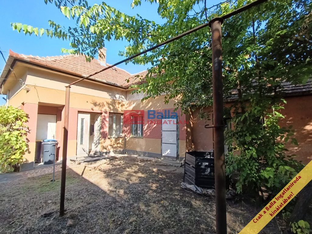 Eladó 70 m²-escsaládi ház XVII. Kerület (Rákoskeresztúr) , Pesti útra merőleges utca: 70'000'000 Ft