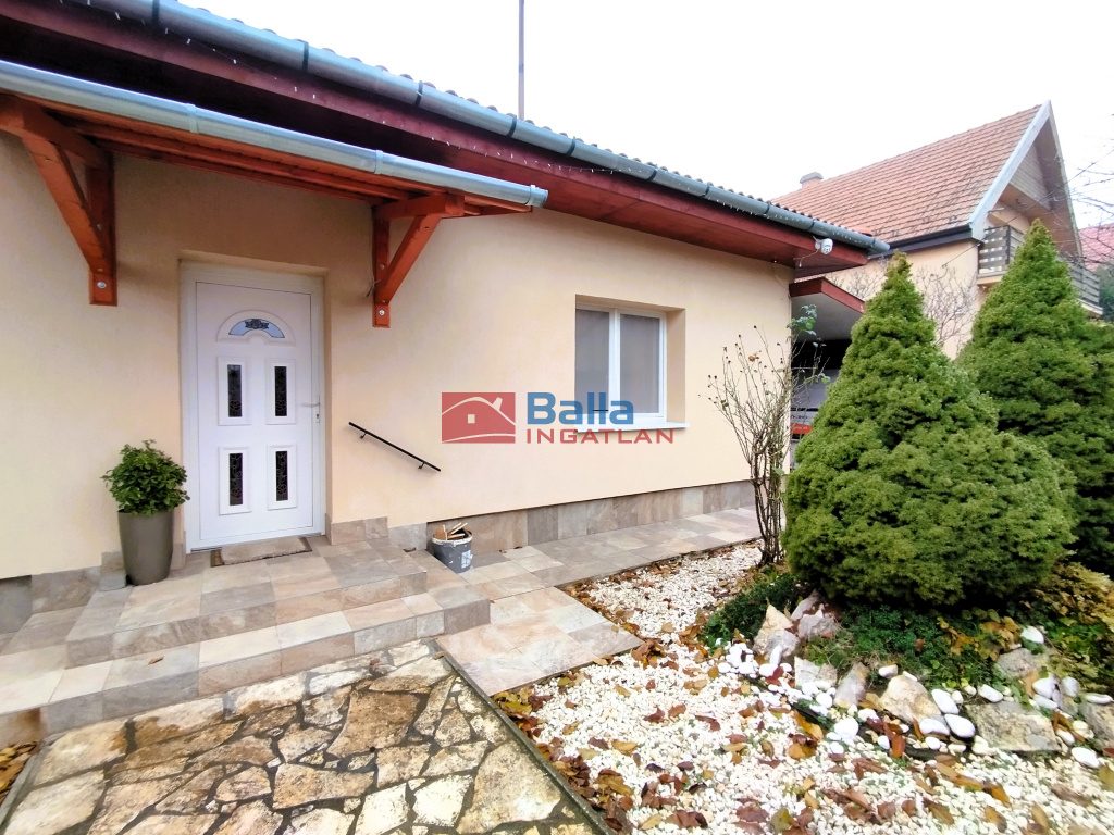 Eladó 175 m²-escsaládi ház XVII. Kerület (Rákoskert) , Rózsaszál utca: 125'000'000 Ft