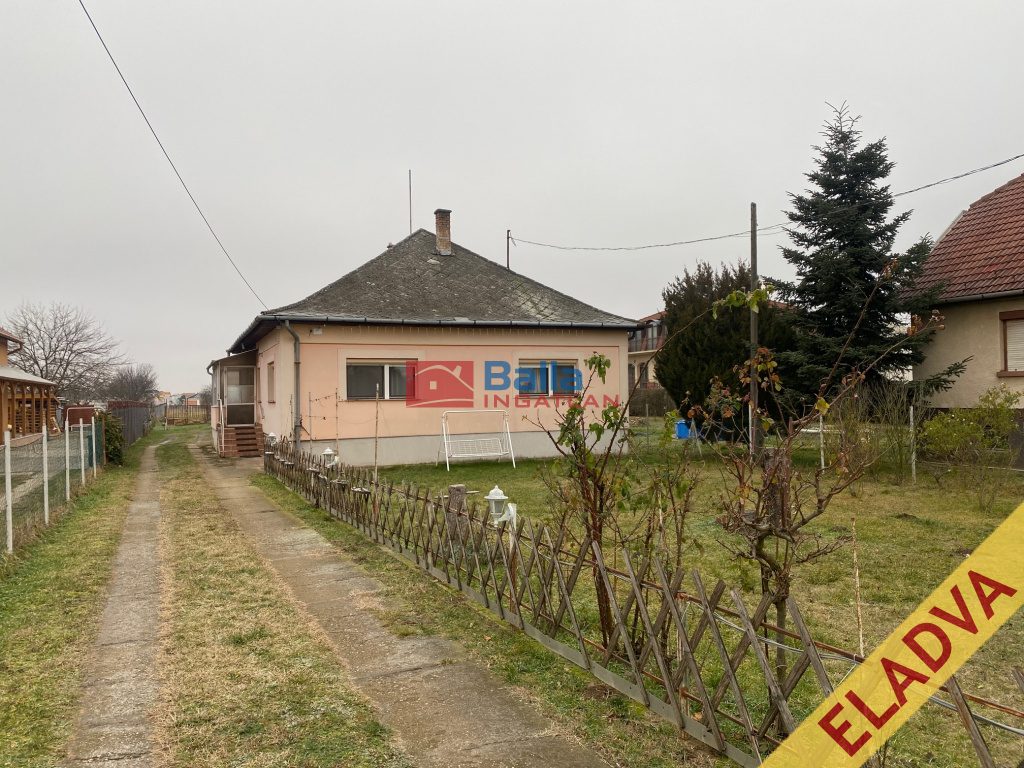 Eladó 120 m²-escsaládi ház XVIII. Kerület (Ganzkertváros) , Kerékkötő út: 154'900'000 Ft