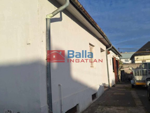 Eladó 180 m²-escsaládi ház XX. Kerület (Erzsébetfalva) , Vágóhíd közeli utca: 99'000'000 Ft