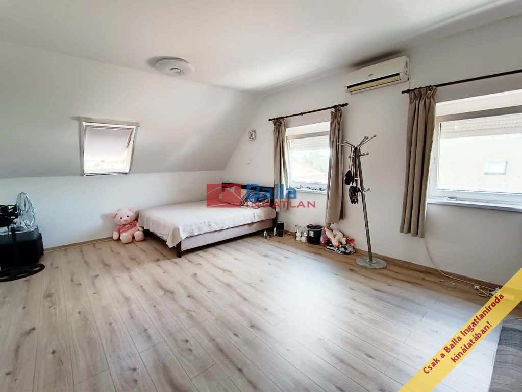 Eladó 300 m²-escsaládi ház XX. Kerület (Gubacsipuszta) , Rendezett, csendes, kertvárosi környék: 210'000'000 Ft