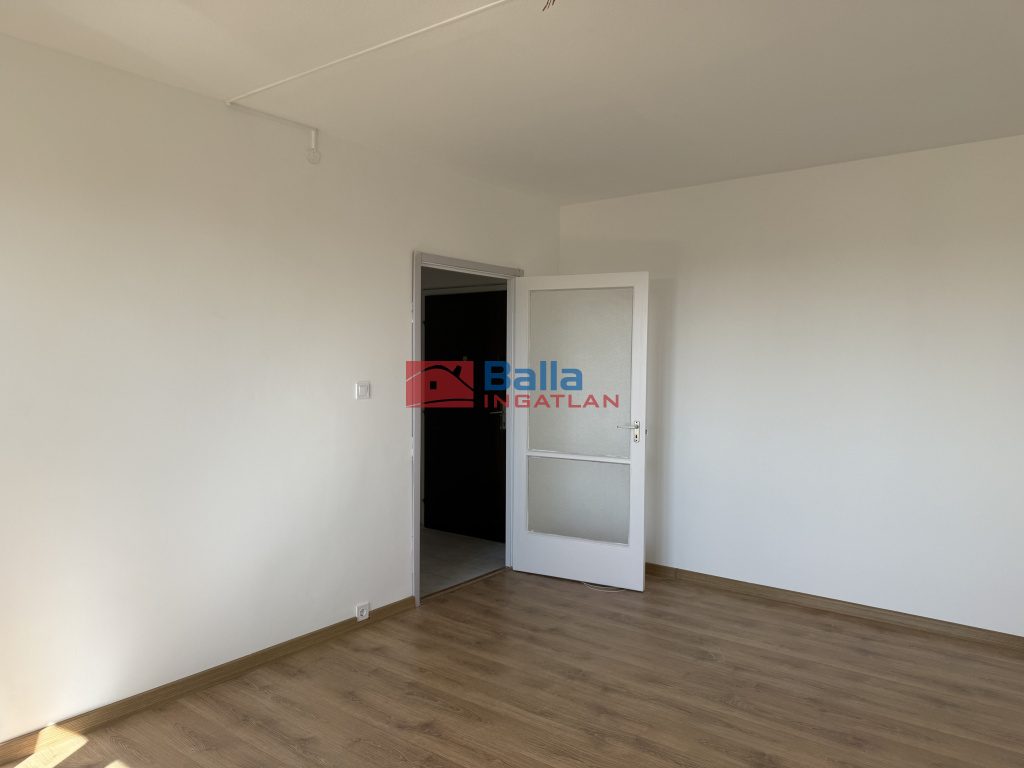 Eladó 28 m²-estársasházi lakás XX. Kerület (Központ) , Központ közeli utca: 37'000'000 Ft