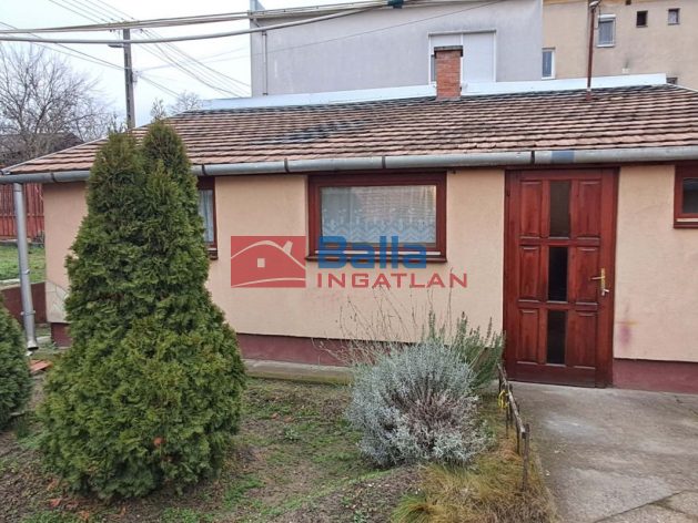 Eladó 32 m²-escsaládi ház XX. Kerület (Pacsirta telep) , Alsó határ út: 34'900'000 Ft