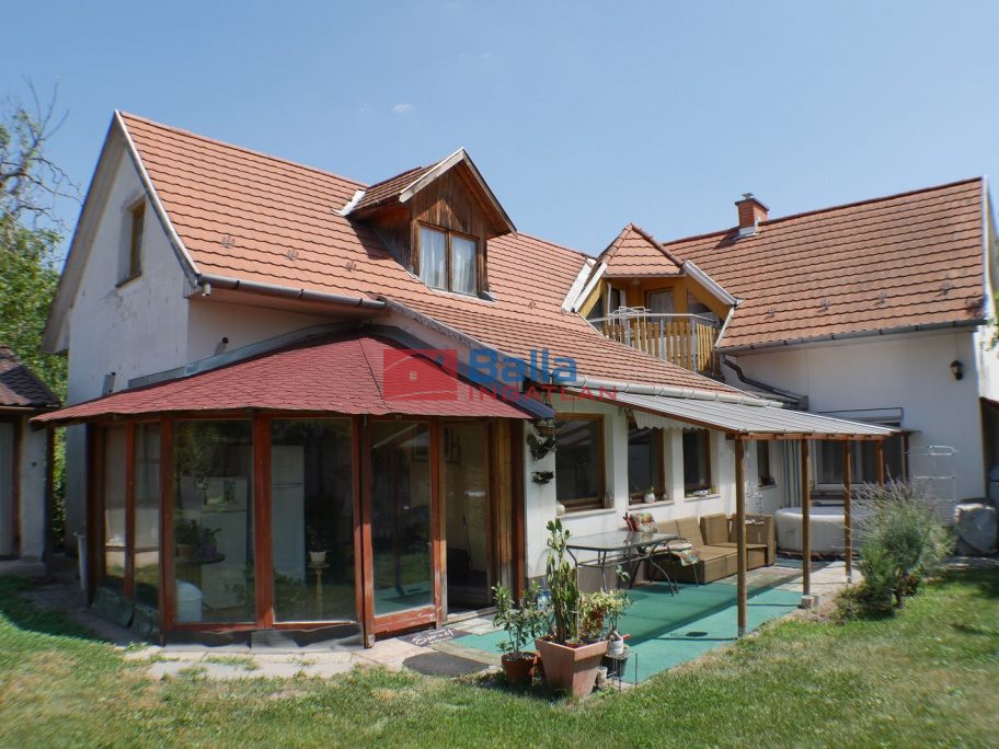 Eladó 170 m²-escsaládi ház XXI. Kerület (Csillagtelep) , Virág utca: 125'000'000 Ft