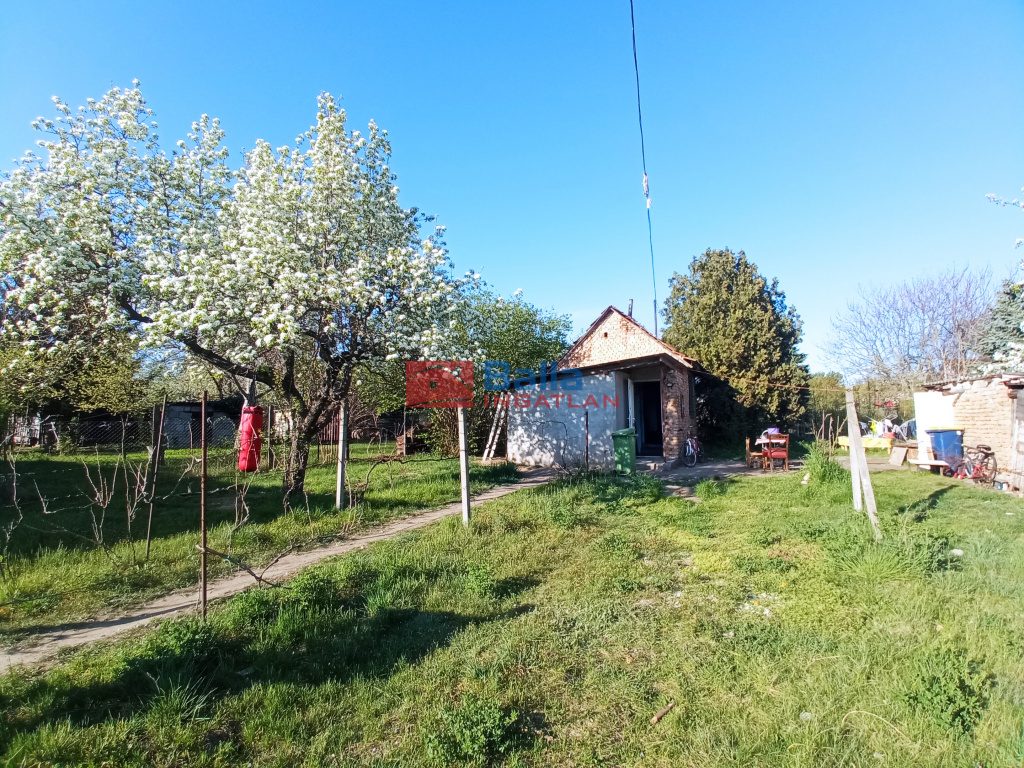 Eladó 25 m²-escsaládi ház XXI. Kerület (Háros) , CSERESZNYEFA utca: 32'000'000 Ft