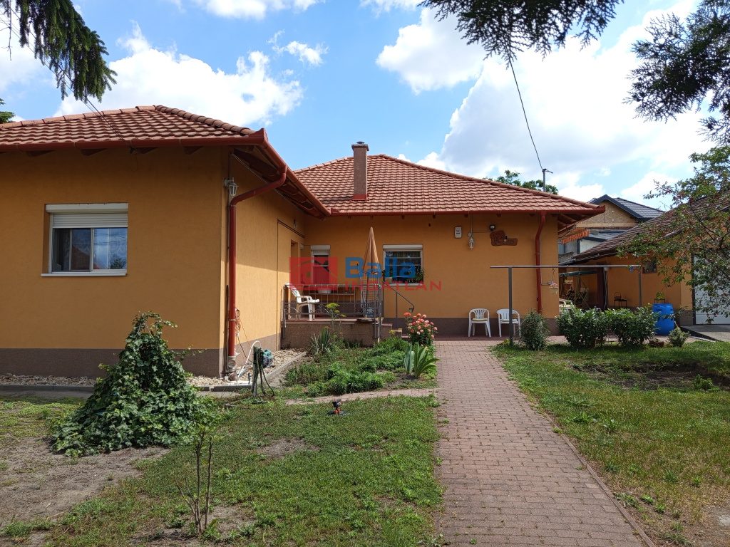 Eladó 139 m²-escsaládi ház XXI. Kerület (Királyerdő) , Királyerdő utca: 135'990'000 Ft