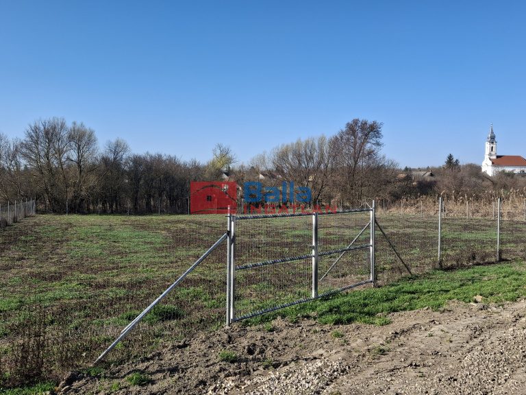 Eladó 2000 m²-estelek Csajág, Patak közelében: 25'000'000 Ft