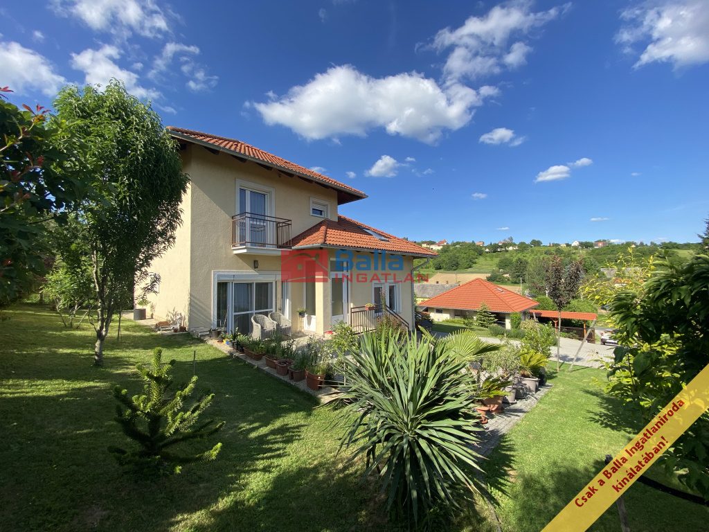 Eladó 95 m²-escsaládi ház Cserszegtomaj, Panorámás rész: 150'000'000 Ft