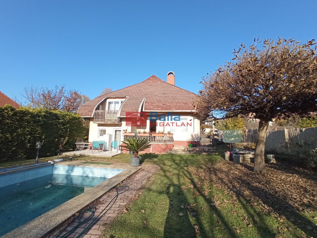 Eladó 220 m²-escsaládi ház Csömör, Szőlő utca: 165'000'000 Ft