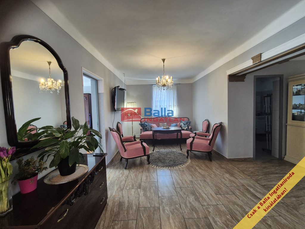 Eladó 90 m²-escsaládi ház Domony, Tavasz utca: 63'000'000 Ft