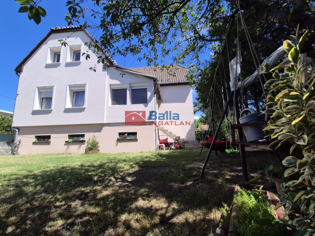 Eladó 160 m²-escsaládi ház Dunaharaszti, Központi elhelyezkedés: 129'900'000 Ft
