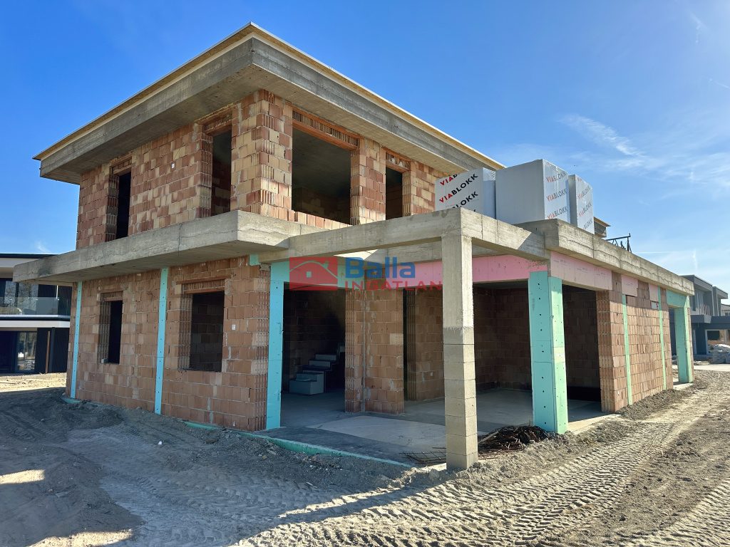 Eladó 171 m²-escsaládi ház Dunaharaszti, Luxus lakópark portaszolgálattal: 205'000'000 Ft