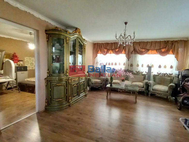 Eladó 200 m²-escsaládi ház Dunakeszi, Fő út közeli utca: 157'000'000 Ft