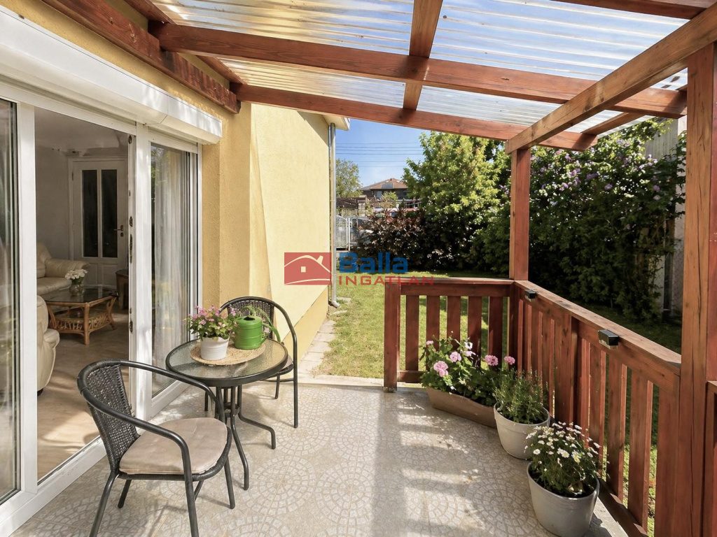 Eladó 170 m²-esikerház Dunakeszi, Révdűlőben 5 szobás ikerházfél ELADÓ: 144'900'000 Ft