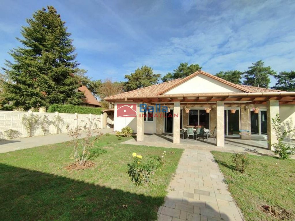 Eladó 200 m²-escsaládi ház Dunakeszi, Újszerű családi ház frekventált helyen eladó!: 245'000'000 Ft