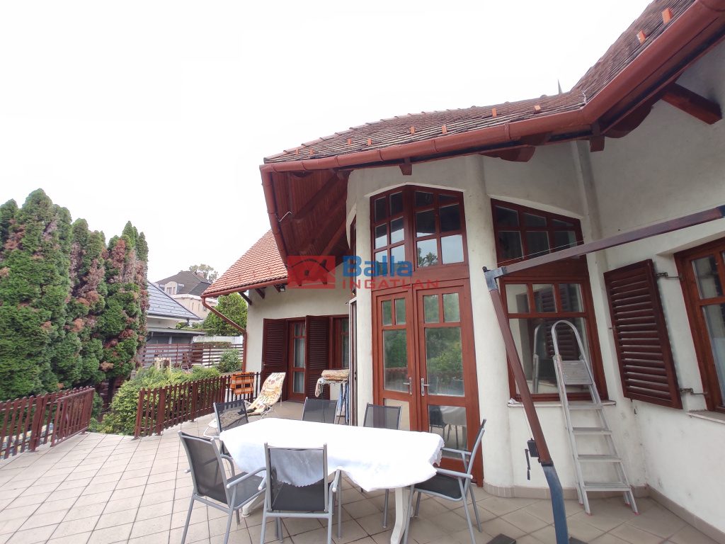 Eladó 350 m²-escsaládi ház Dunaújváros, Gőzmalom utca: 128'000'000 Ft