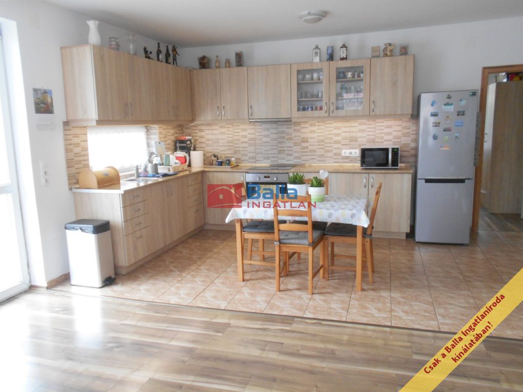 Eladó 100 m²-escsaládi ház Érd (Dombosváros) , Szovátai út környékén: 109'900'000 Ft