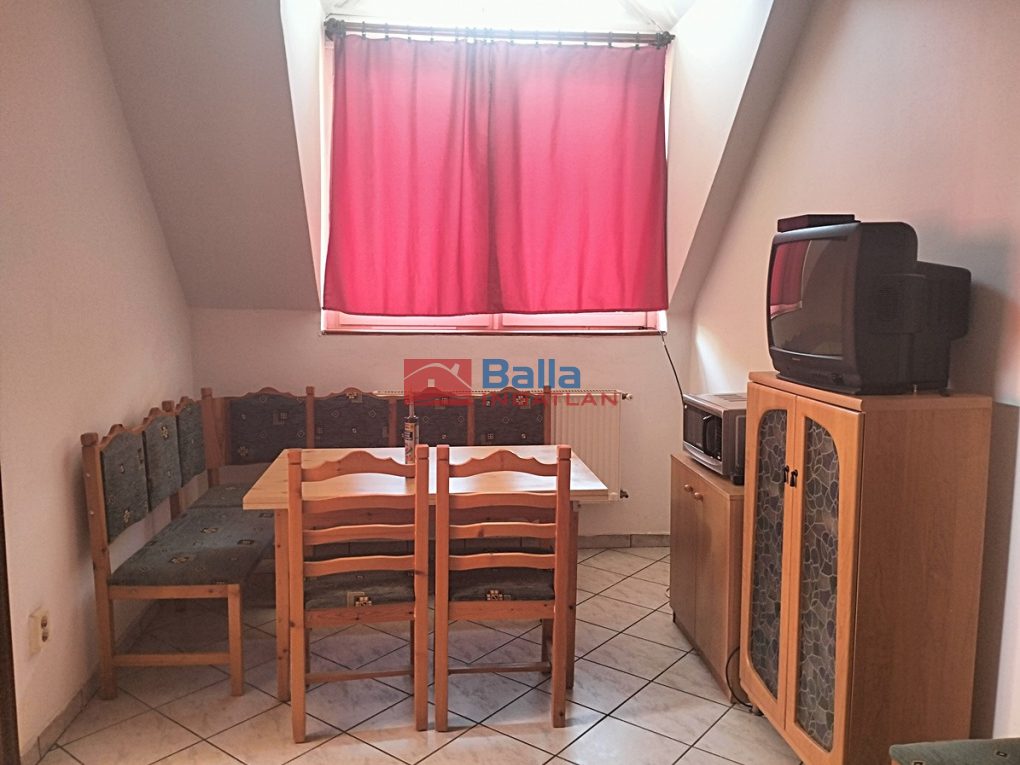Kiadó 120 m²-escsaládi ház Érd (Érdliget) , Érdligeten található utca: 350'000 Ft