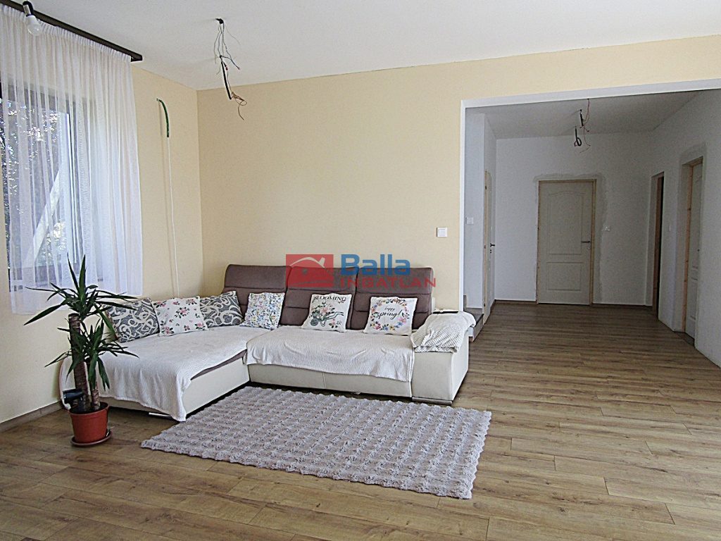 Eladó 217 m²-escsaládi ház Érd (Fenyves Parkváros) , Fenyves Parkvárosi utca: 256'000'000 Ft