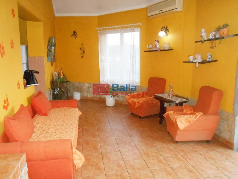 Eladó 168 m²-escsaládi ház Érd (Ófalu) , Júlia utca környékén utca: 79'900'000 Ft