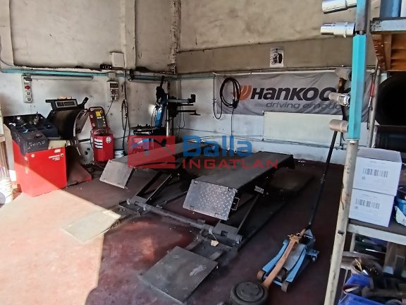 Eladó 157 m²-esüzlethelyiség utcai bejárattal Gyál, Forgalmas út: 124'900'000 Ft