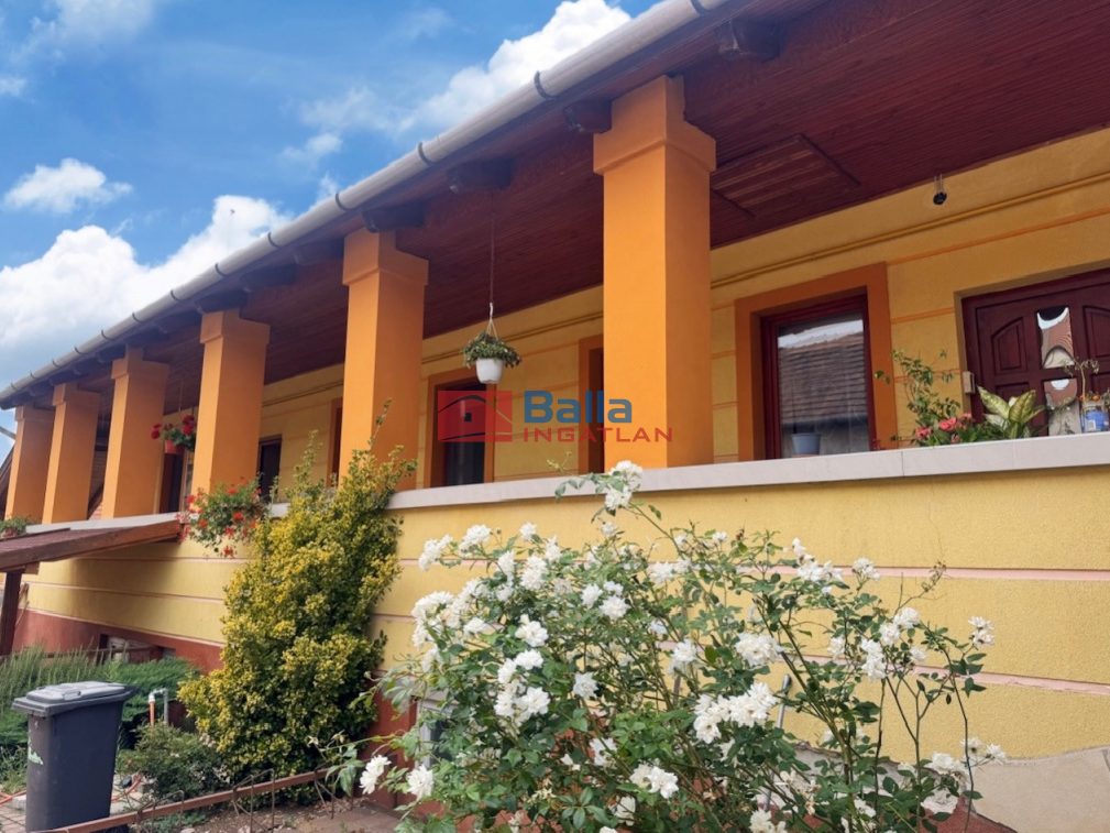 Eladó 151 m²-escsaládi ház Hatvan, Belváros utca: 125'000'000 Ft