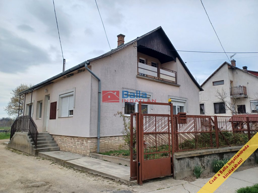 Eladó 100 m²-escsaládi ház Kajászó, Rákóczi utca: 102'500'000 Ft