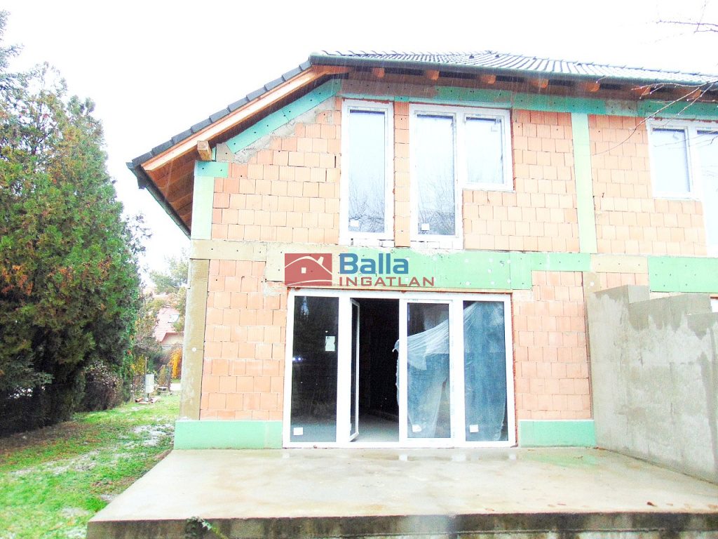 Eladó 136 m²-escsaládi ház Kápolnásnyék, Bem utca: 108'675'000 Ft